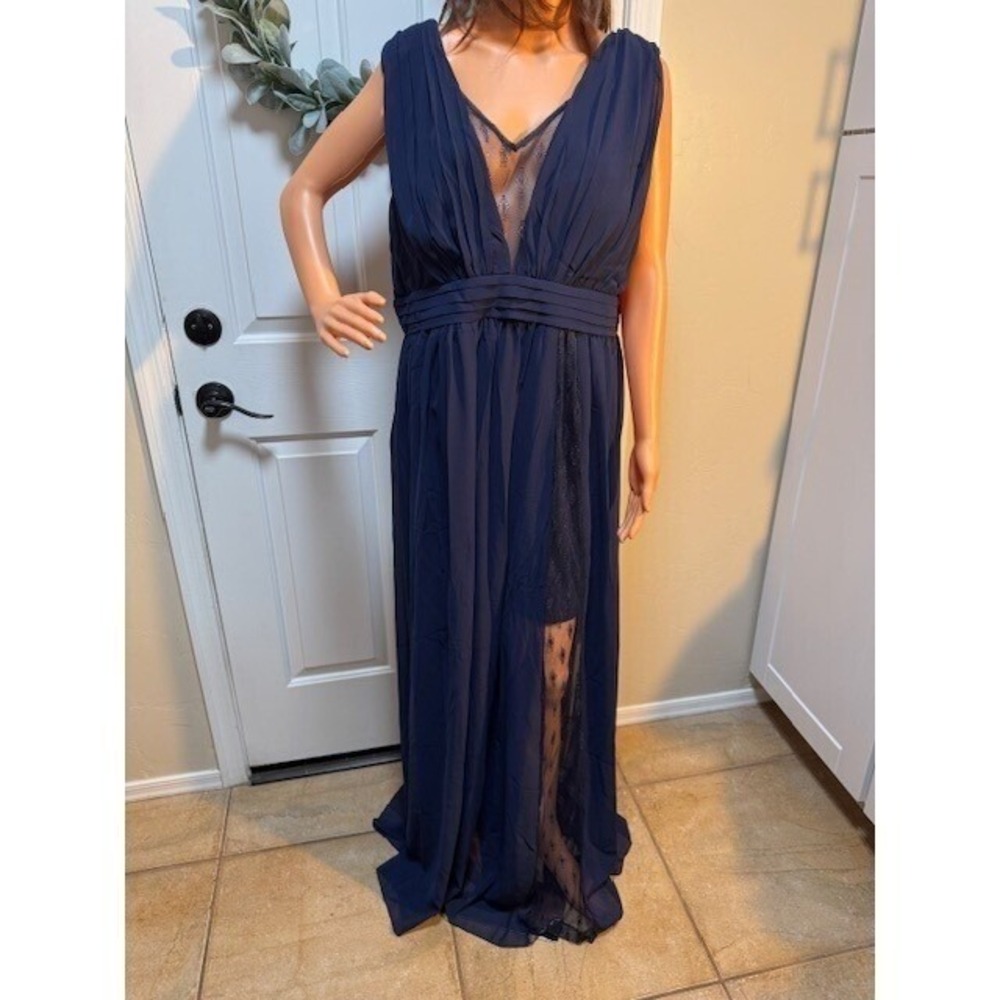 NWOT J. OUR sleeveless lace V-neck A line empire maxi with long lace slit 1X